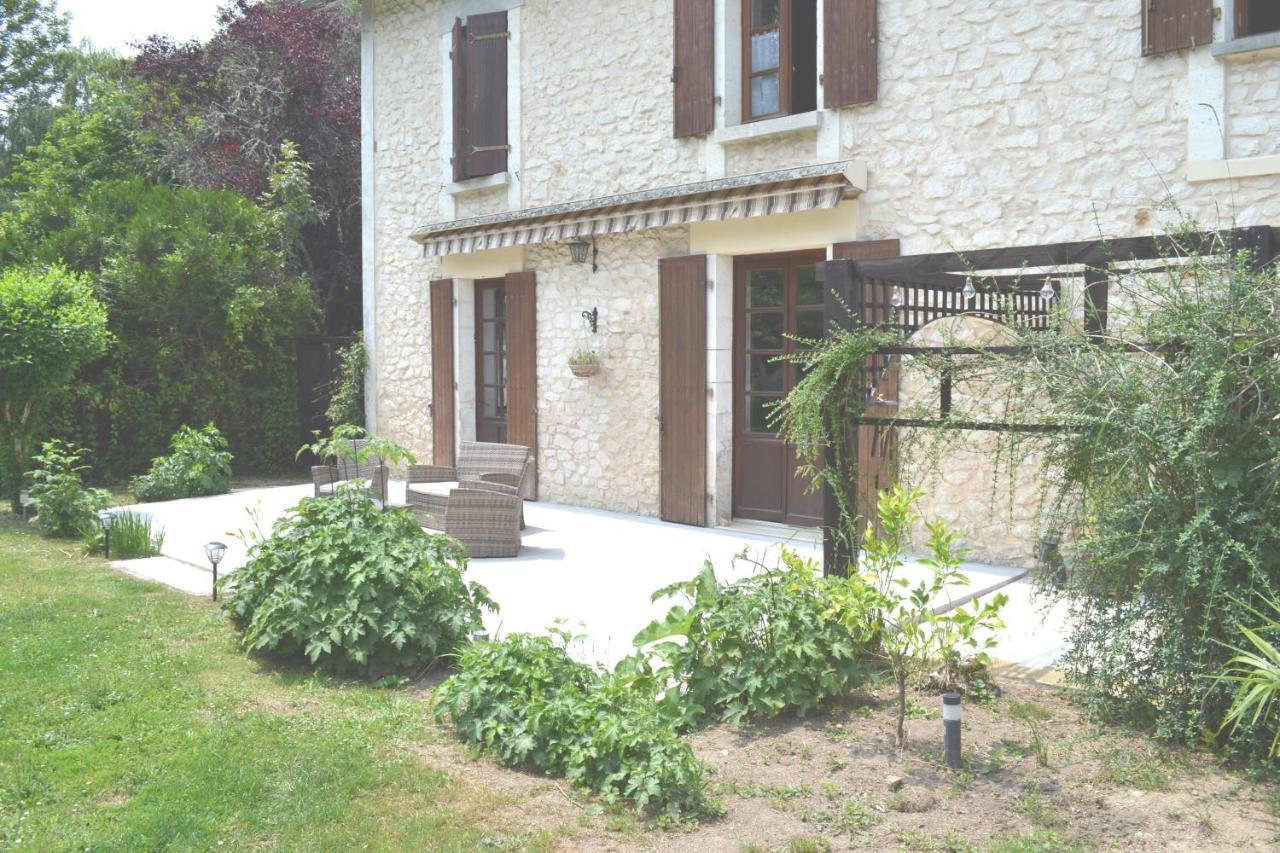 Les Bruyeres B&B Montbron Exterior foto